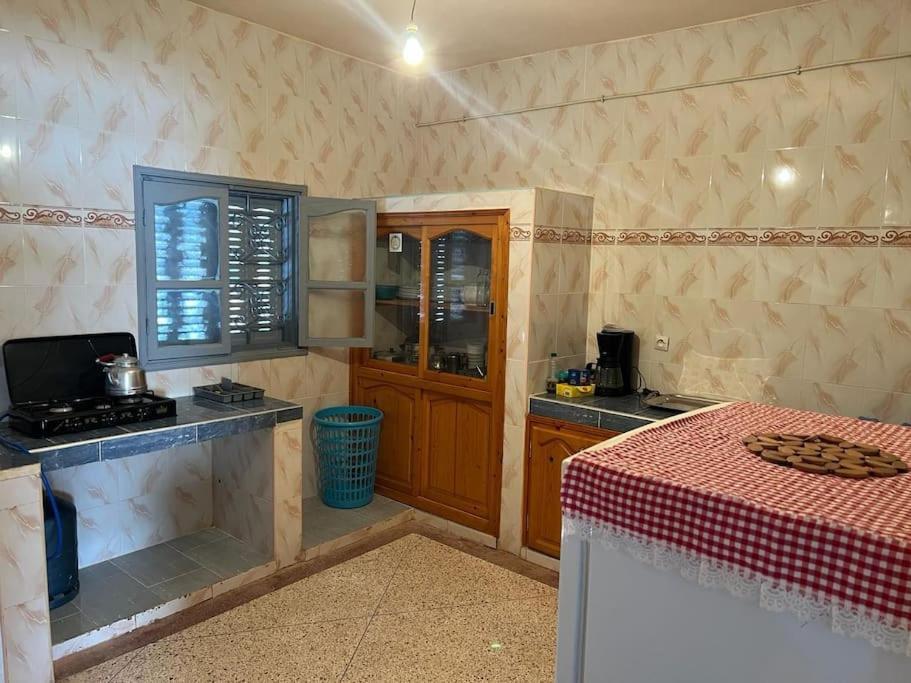 Beachside Bliss: Cozy Surf Villa Mirleft Bagian luar foto